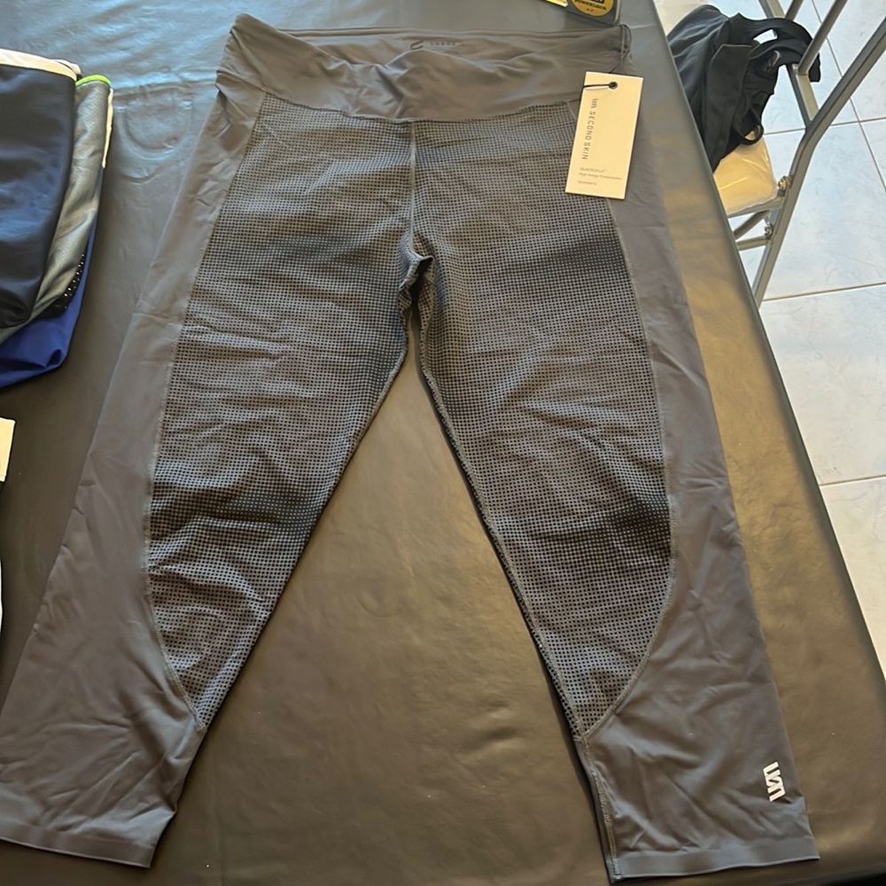 Women’s Large compression capri leggings